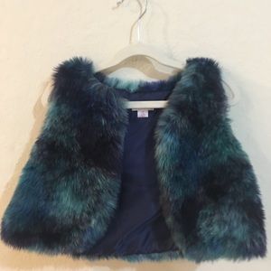 Xhilaration Girls’ Faux Fur Vest- Sz 6/6x Small